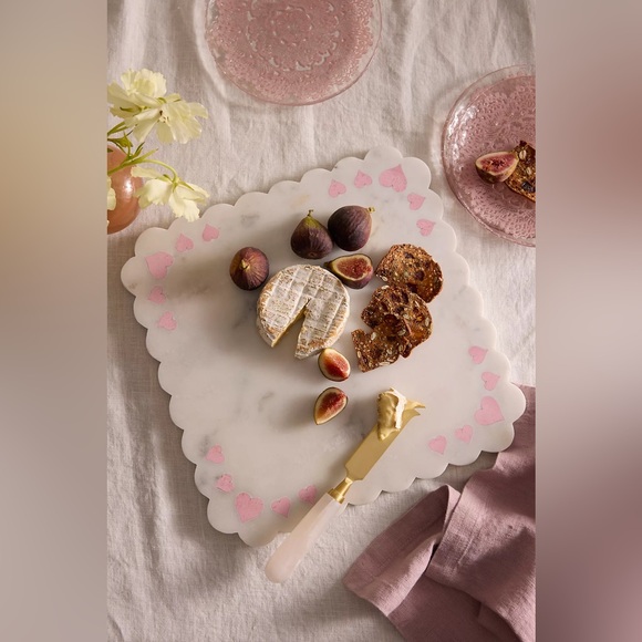 Anthropologie HEART INLAY SCALLOPED MARBLE SERVING BOARD Style No. 94973849 - Picture 1 of 2